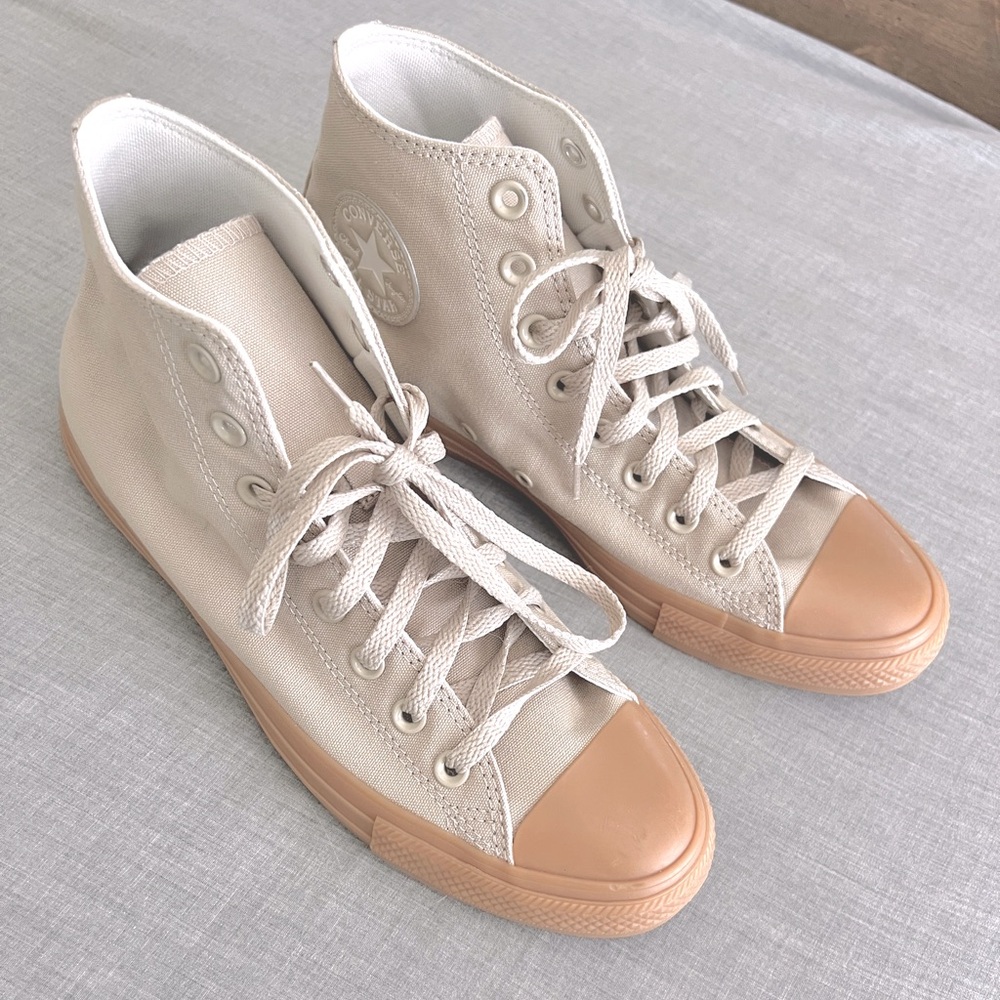 Brand New Converse Chuck Taylor High Tops, M 8.5 / W 10.5 - Picture 4 of 9